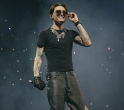 VIDEO: Peso Pluma se burla de críticas por su actitud en el escenario y desata nueva polémica