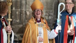 Foto que representa a Sarah Mullally hace historia al convertirse en la primera mujer arzobispa de Canterbury, Inglaterra