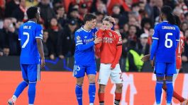 Foto que representa a Benfica recibe multa de la UEFA por racismo de sus aficionados contra Real Madrid en Champions