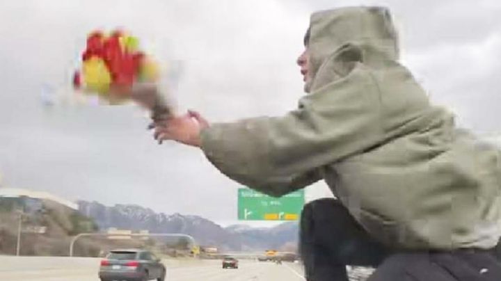 VIRAL: Joven es arrestado en EU por grabar propuesta de matrimonio sobre auto en movimiento