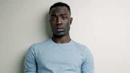 Foto que representa a Tras lanzar tráiler de 'Harry Potter', refuerzan seguridad para Paapa Essiedu por amenazas de muerte