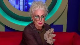 Foto que representa a Laura Zapata sería expulsada de 'La Casa de los Famosos' por comentario racista y agresión al 'Divo'