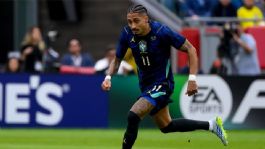 Foto que representa a Fecha FIFA le sale cara al Barcelona; Raphinha se lesiona durante el amistoso entre Brasil y Francia