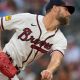 Sale tiene sólida salida y los Braves explotan a la ofensiva para imponerse a los Royals