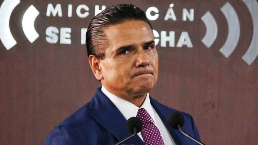 Emiten orden de aprehensión contra exgobernador Silvano Aureoles por masacre en Michoacán