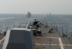 Foto ilustrativa de nota Guerra en Medio Oriente: El ejército de Irán afirma que atacó buque de Estados Unidos en Omán