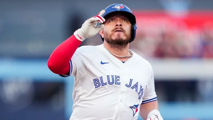 Se encendió el 'Capitán'; Alejandro Kirk conecta su primer cuadrangular de la temporada