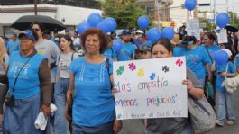 Foto que representa a Marchan en silencio por el autismo en Hermosillo: familias alzan la voz por la inclusión con empatía y respeto