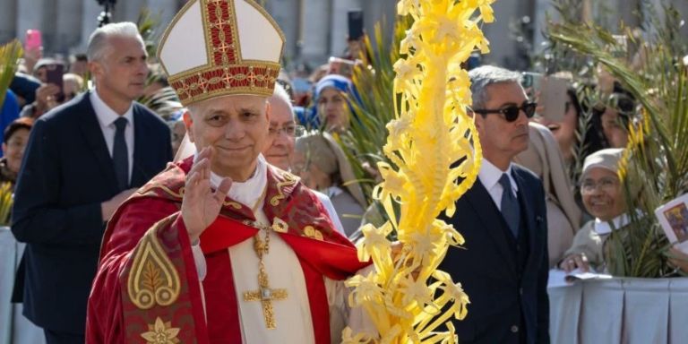 Papa León XIV pide frenar la guerra en su primer Domingo de Ramos
