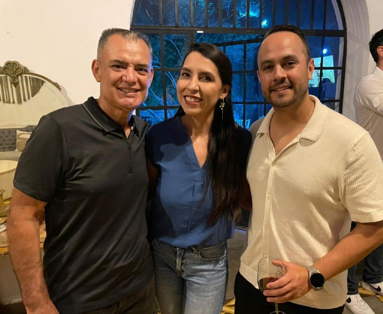 Profesor Gildardo Morales, Miriam Jiménez y David Zavala