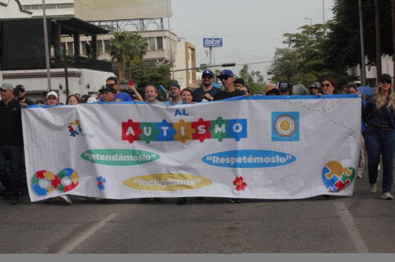 Marchan en silencio por el autismo en Hermosillo: familias alzan la voz por la inclusión con empatía y respeto