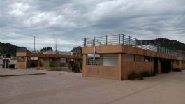 Foto que representa a Líderes ribereños y comerciantes pugnan por rescate de mercado de mariscos; está en total olvido