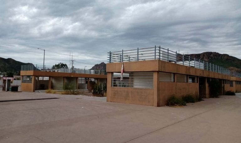 Líderes ribereños y comerciantes pugnan por rescate de mercado de mariscos; está en total olvido