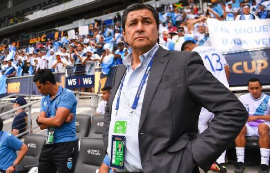 ¿Luis Fernando Tena deja a la Selección de Guatemala? El entrenador tuvo que ser operado de emergencia