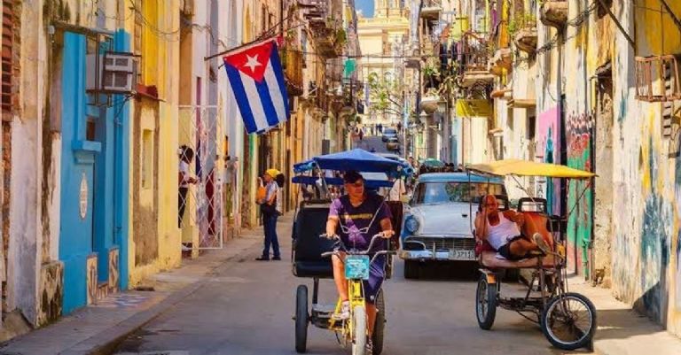 Petrolero ruso llega a Cuba con 730 mil barriles de crudo