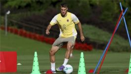 Foto que representa a 'Santi' Giménez vuelve a entrenar con el AC Milan; esta sería la fecha para su regreso a las canchas