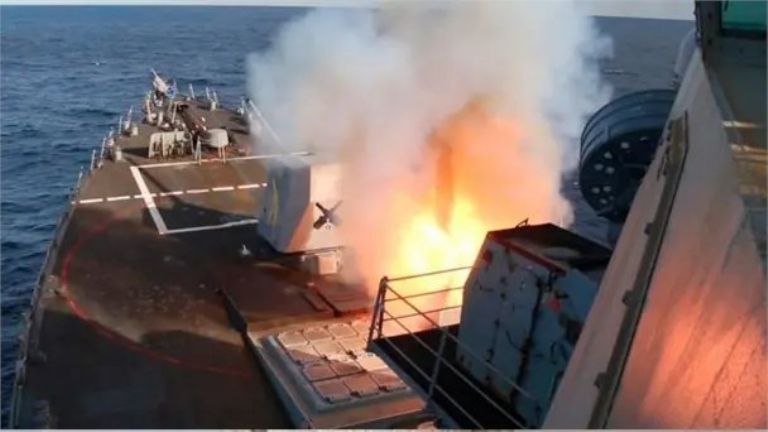 Pentágono confirma hundimiento de buque iraní. Foto: Twitter