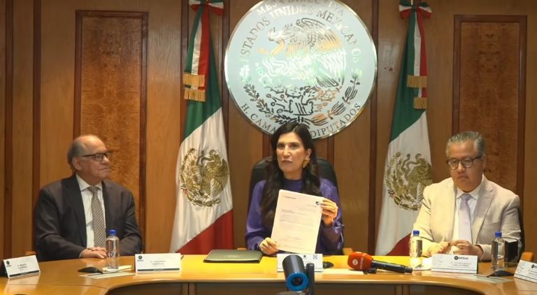 Kenia López Rabadán