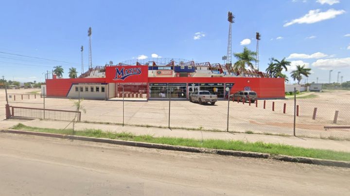 Durazo se compromete a la remodelación del estadio Manuel 'Ciclón' Echeverría; autoridades municipales aplauden