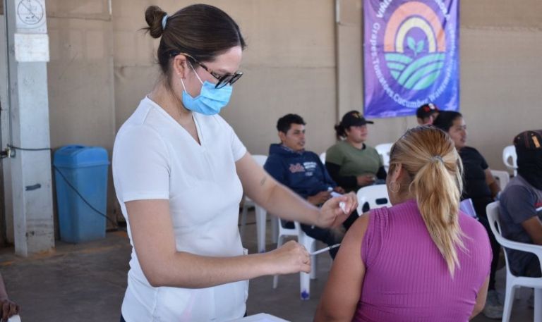 Gobierno de Sonora refuerza vacunación contra el sarampión en distintos campos agrícolas