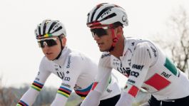 Foto que representa a Isaac del Toro buscará su segundo éxito del 2026; competirá en el Strade Bianche con el UAE Team