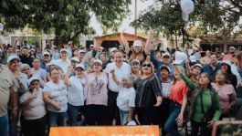 Foto que representa a 'Toño' Astiazarán presenta CRECES a vecinos de colonia Miravalle en Ciudad Obregón