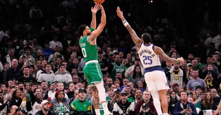 Tatum lució un poco oxidado al principio