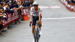 Foto que representa a Isaac del Toro sigue haciendo historia; el mexicano sube al podio en el Strade Bianche 2026