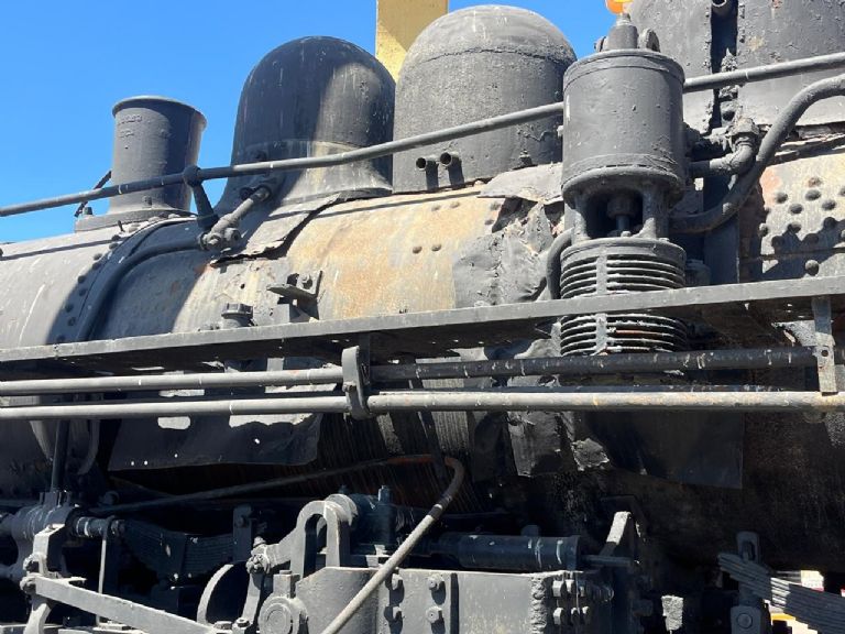 Locomotora número 70 en Empalme, un emblema que está siendo vandalizado y destruido