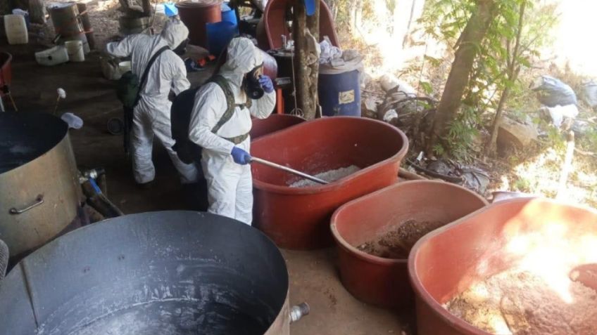 GOLPE al narcotráfico: Aseguran 300 kilos de metanfetamina tras desmantelar laboratorio en Guerrero
