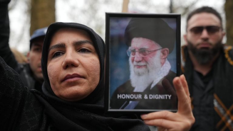 Irán ya eligió a su nuevo líder supremo, pero mantiene su nombre en secreto en plena guerra en Medio Oriente