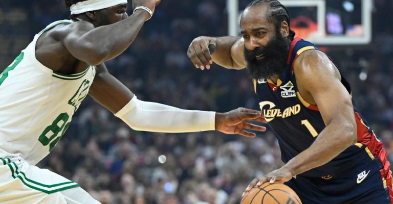 Harden no pudo hacer mucho por su equipo