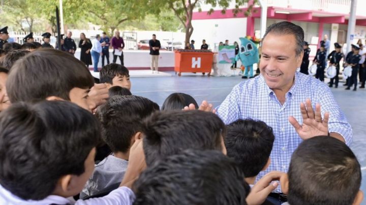 Alcalde Antonio Astiazarán reconoce a alumnos que ganaron concurso de reciclaje en Hermosillo