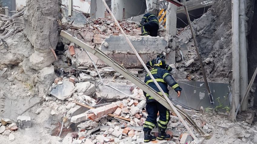 VIDEO: Se desploma edificio en alcaldía Cuauhtémoc de CDMX; hay varias personas atrapadas