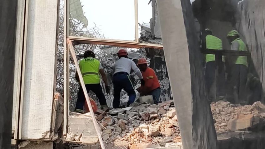 Localizan sin vida a joven trabajador tras derrumbe de edificio en CDMX; buscan a otros dos
